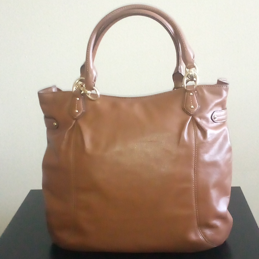 Coach - Picture 3 of 6